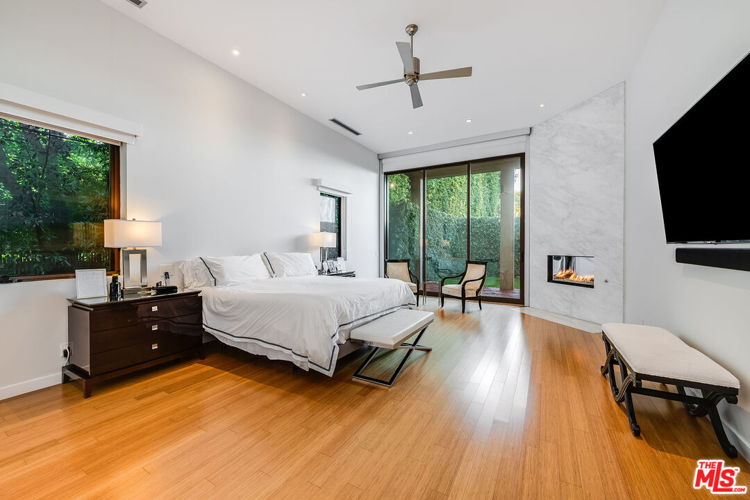 16167 Royal Oak Road Encino, CA 91436 - Photo 14 of 41