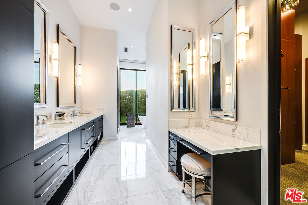 16167 Royal Oak Road Encino, CA 91436 - Photo 15 of 41