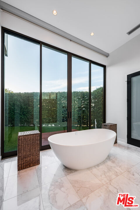 16167 Royal Oak Road Encino, CA 91436 - Photo 17 of 41