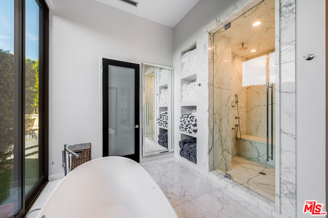 16167 Royal Oak Road Encino, CA 91436 - Photo 18 of 41