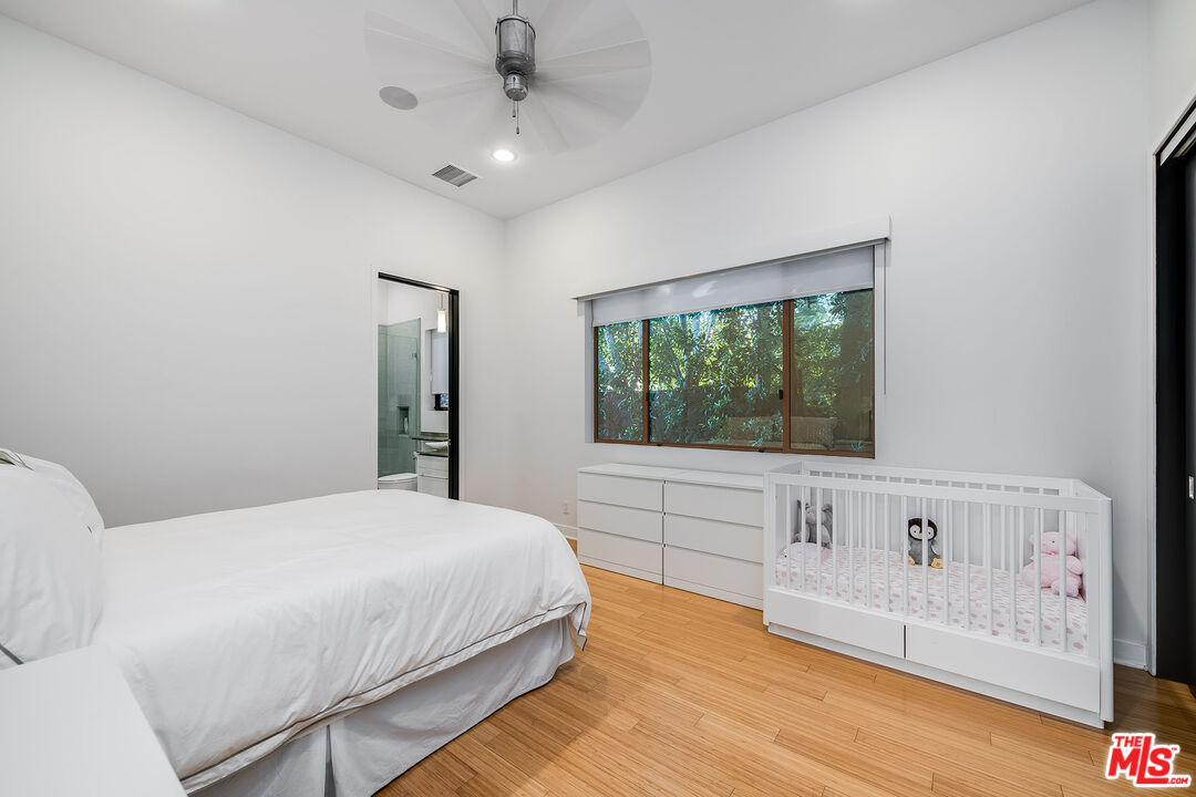 16167 Royal Oak Road Encino, CA 91436 - Photo 20 of 41