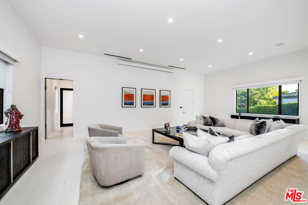 16167 Royal Oak Road Encino, CA 91436 - Photo 21 of 41