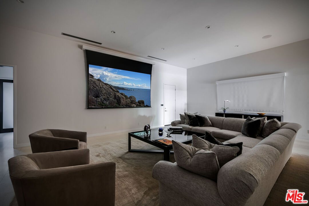 16167 Royal Oak Road Encino, CA 91436 - Photo 24 of 41