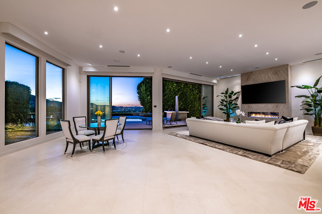 16167 Royal Oak Road Encino, CA 91436 - Photo 25 of 41