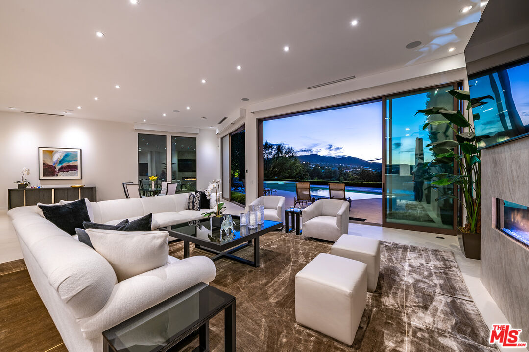 16167 Royal Oak Road Encino, CA 91436 - Photo 27 of 41