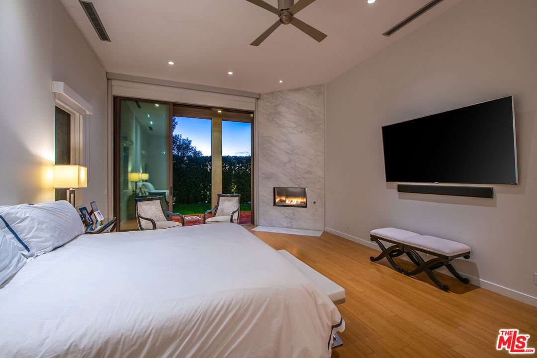 16167 Royal Oak Road Encino, CA 91436 - Photo 28 of 41