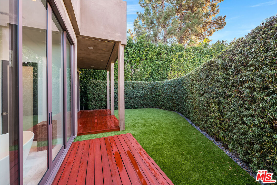 16167 Royal Oak Road Encino, CA 91436 - Photo 29 of 41