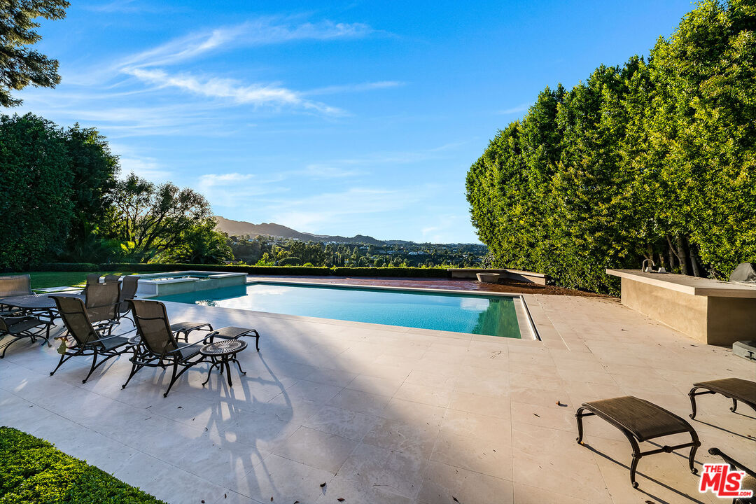 16167 Royal Oak Road Encino, CA 91436 - Photo 30 of 41