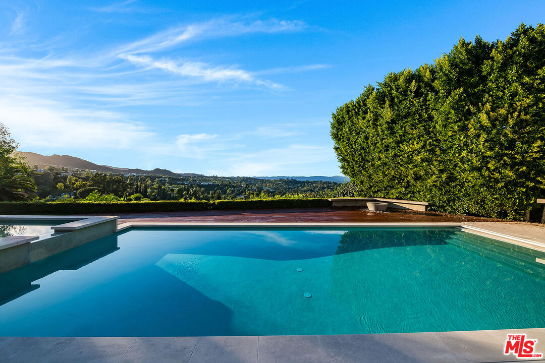 16167 Royal Oak Road Encino, CA 91436 - Photo 31 of 41