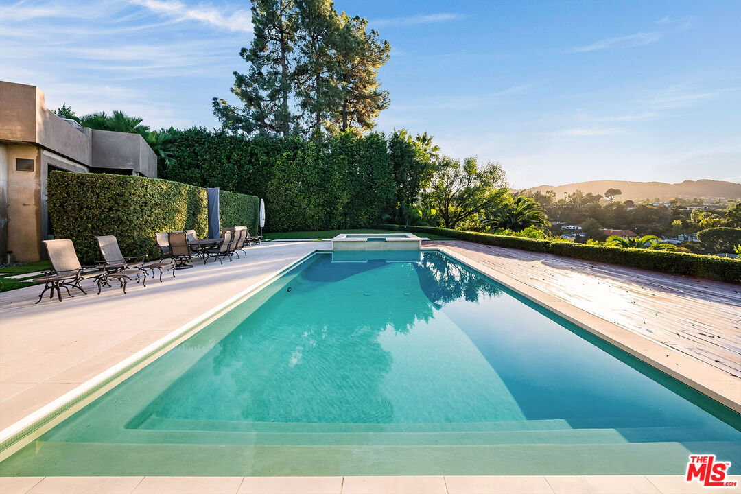 16167 Royal Oak Road Encino, CA 91436 - Photo 34 of 41