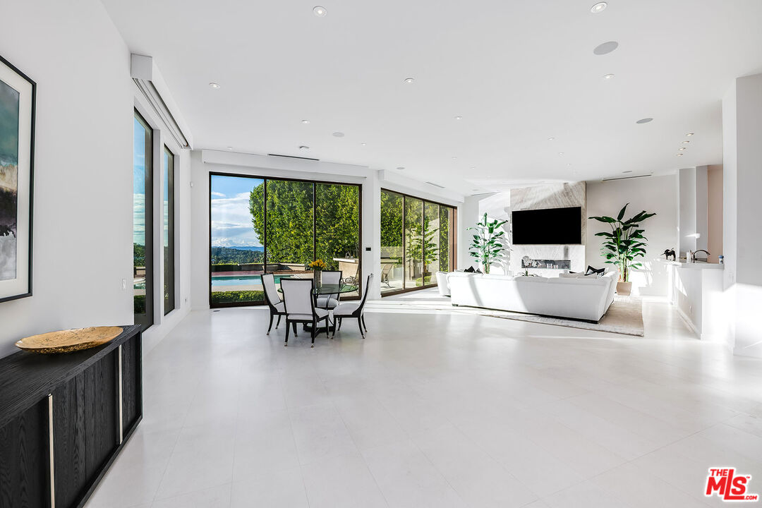 16167 Royal Oak Road Encino, CA 91436 - Photo 4 of 41