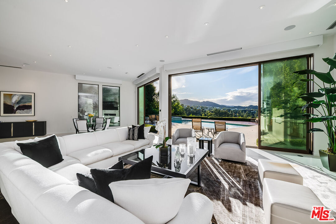 16167 Royal Oak Road Encino, CA 91436 - Photo 5 of 41