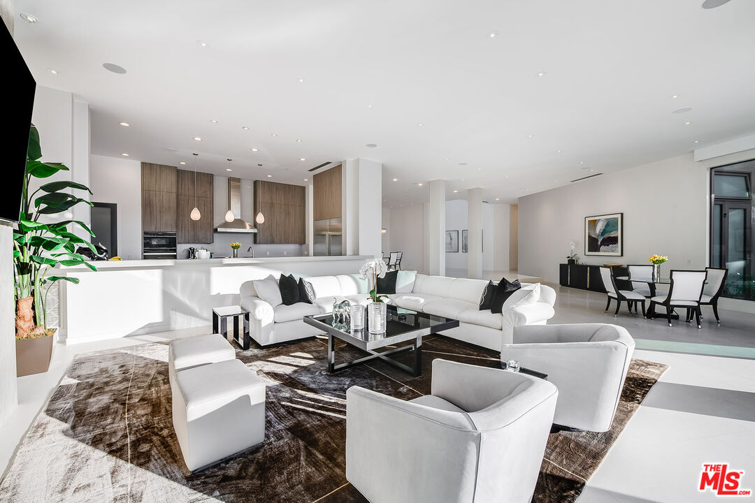 16167 Royal Oak Road Encino, CA 91436 - Photo 7 of 41