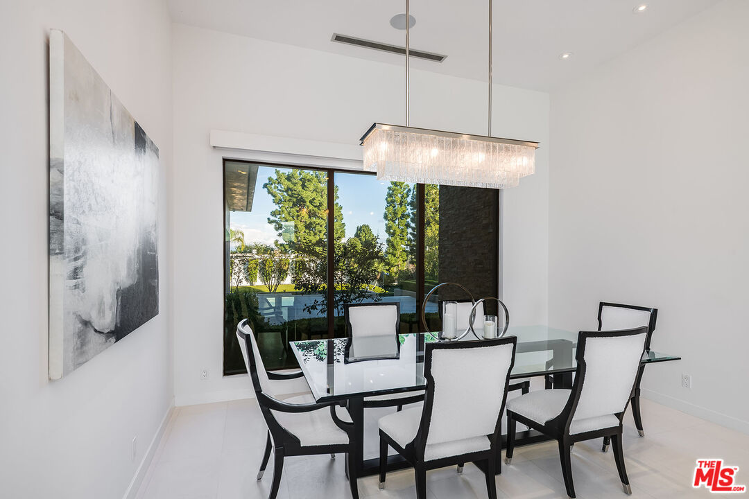 16167 Royal Oak Road Encino, CA 91436 - Photo 9 of 41