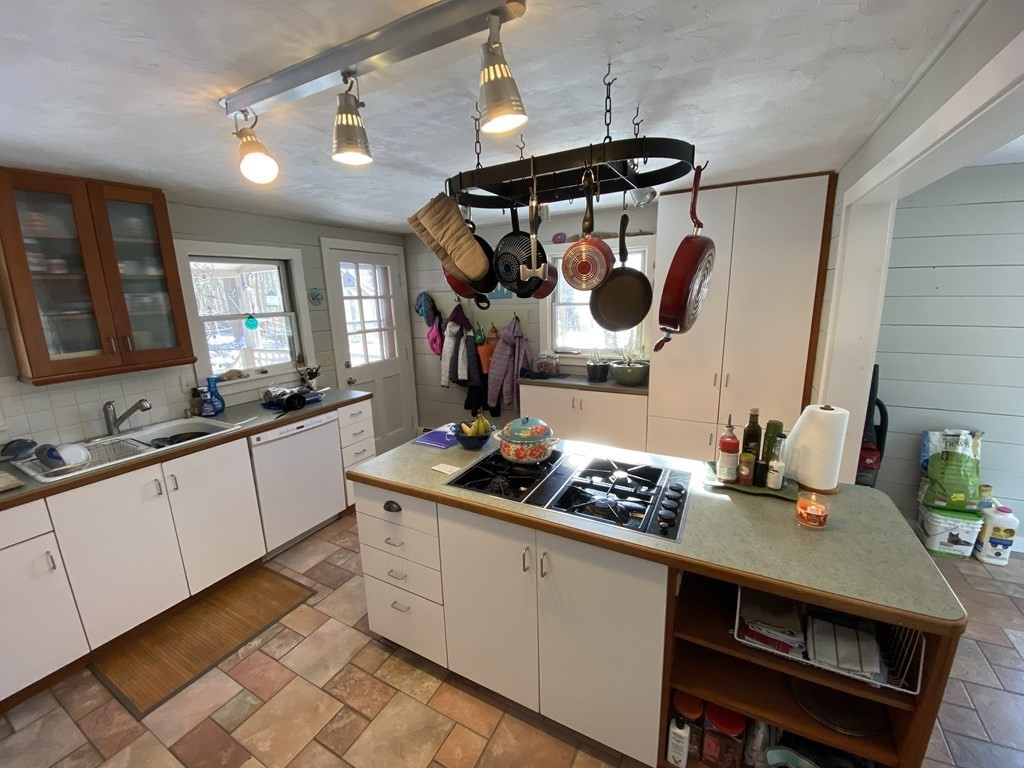 144 Gould Road Charlton, MA 01507 - Photo 16 of 31 Gallery Image 16