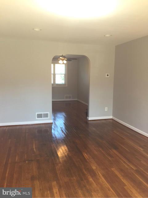 5440 Channing Road Baltimore, MD 21229 - Photo 3 of 28 Living Room