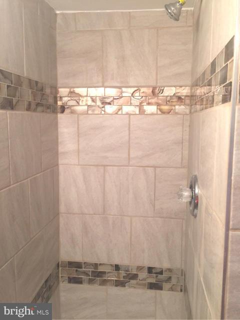 5440 Channing Road Baltimore, MD 21229 - Photo 21 of 28 Bath