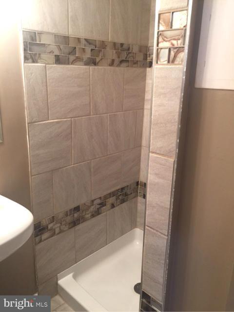 5440 Channing Road Baltimore, MD 21229 - Photo 22 of 28 Bath