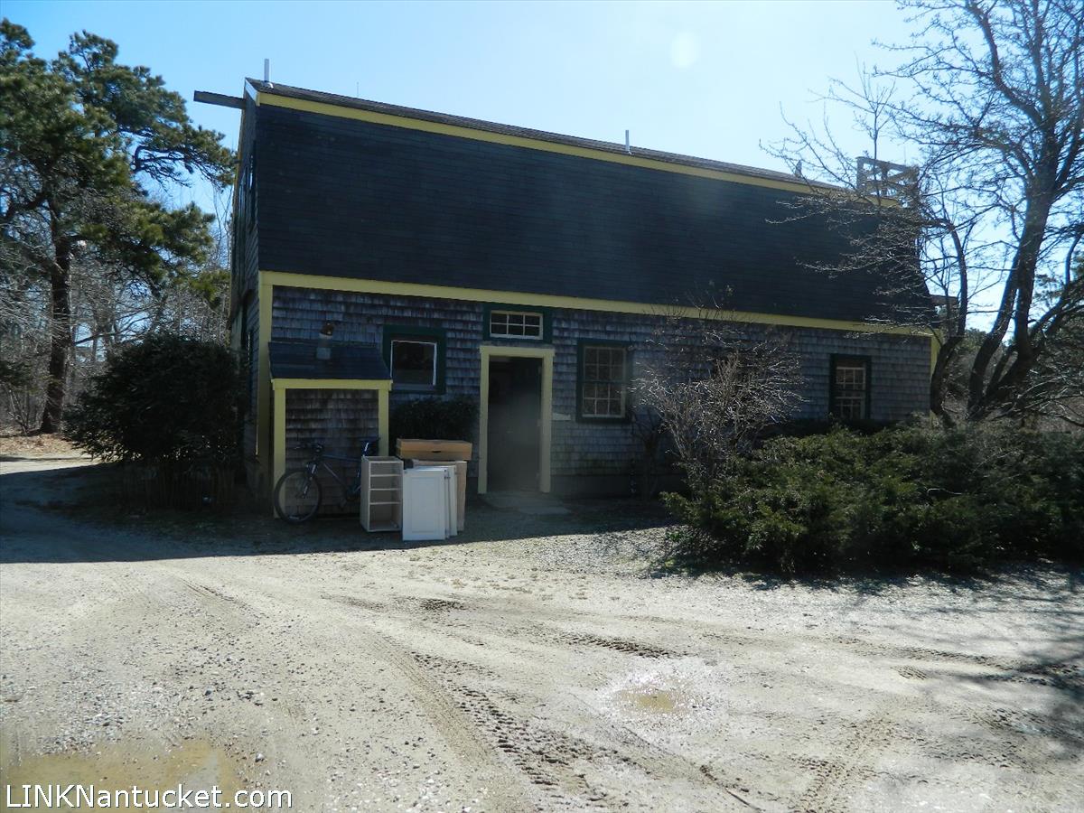 34 Hinsdale Road Nantucket, MA 02554 - Photo 4 of 7 a front view of house with yard