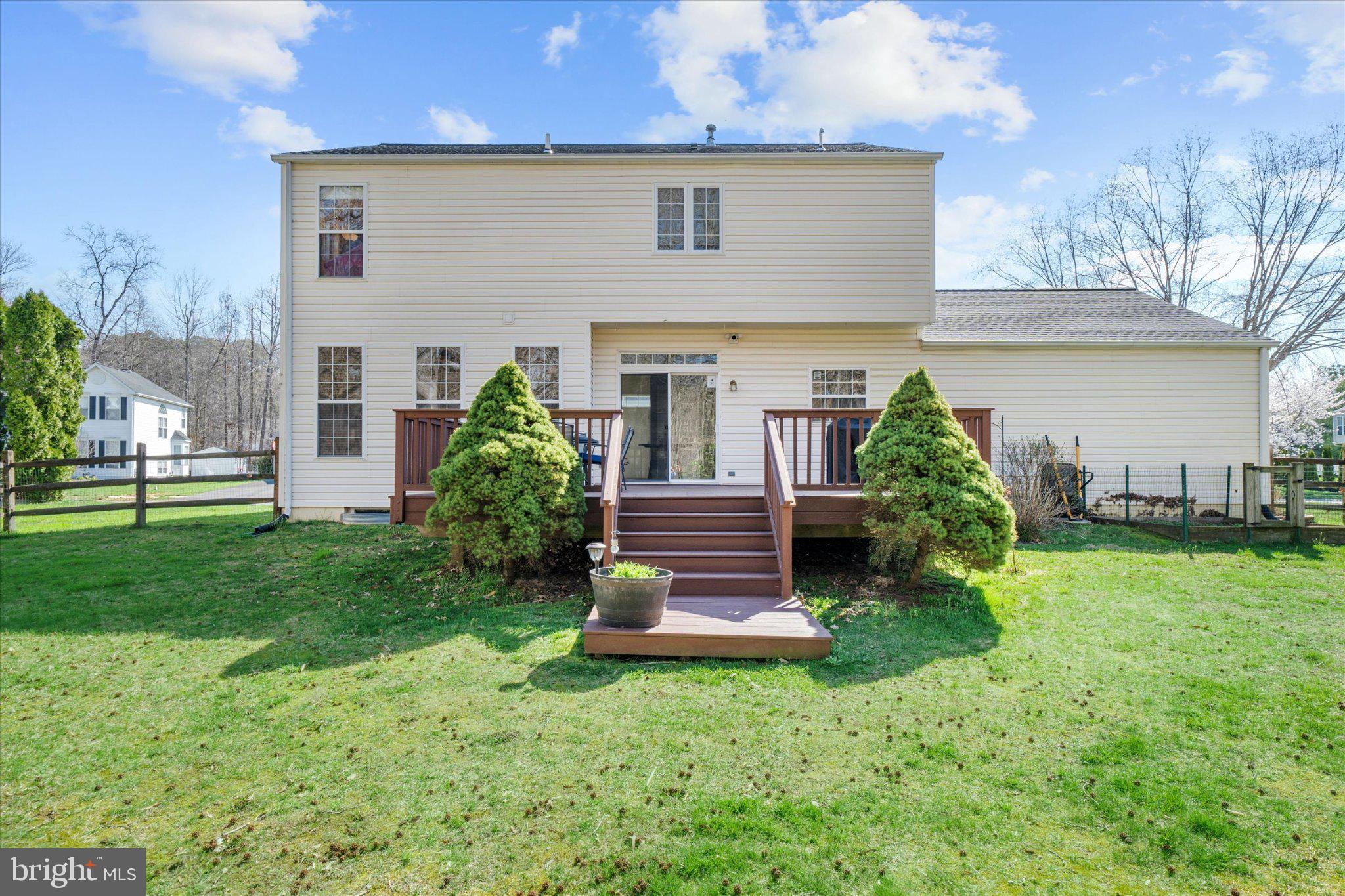 457 Preakness Run Newark, DE 19702 - Photo 19 of 55 a front view of a house with a yard and garage