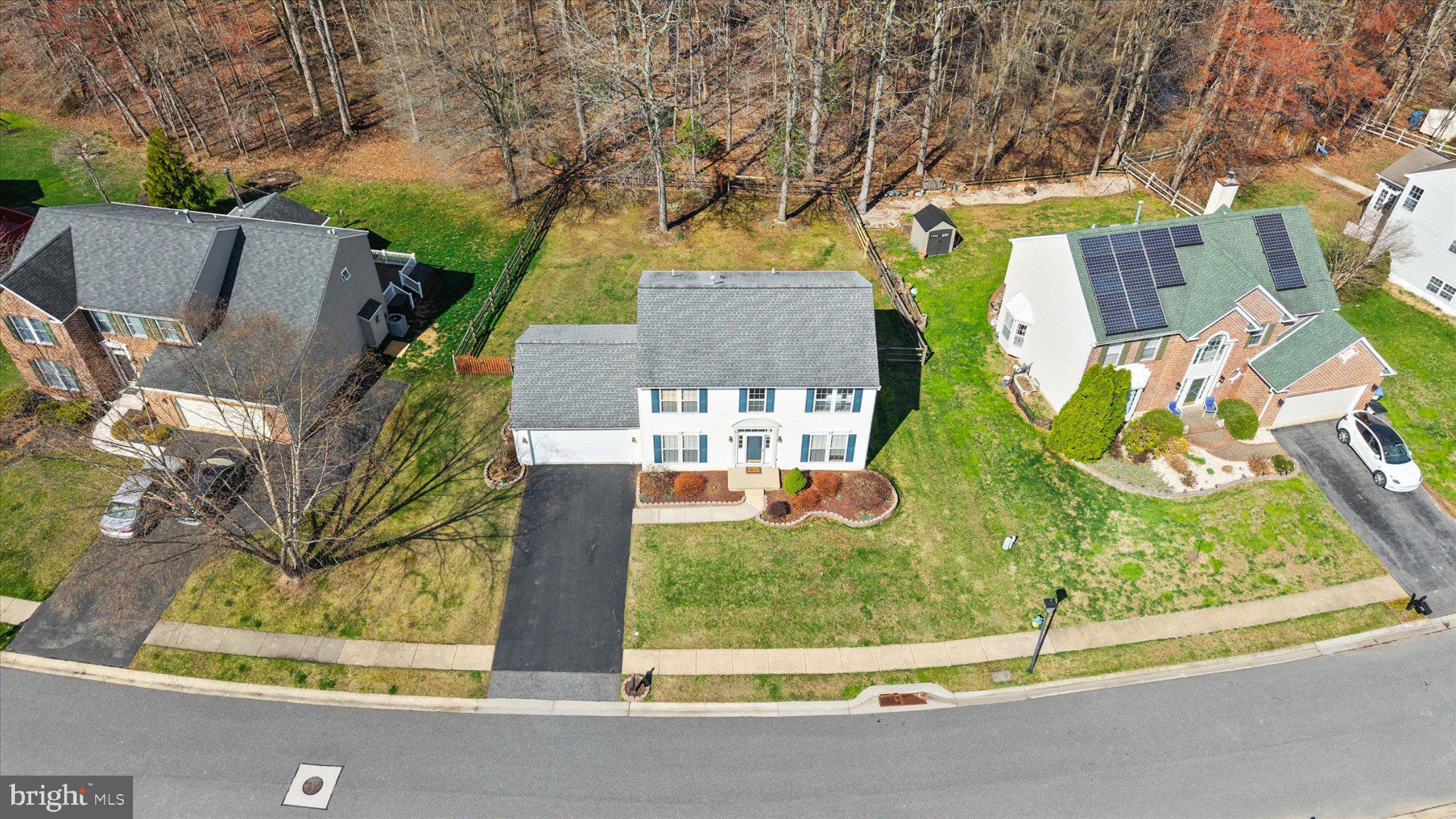 457 Preakness Run Newark, DE 19702 - Photo 6 of 55 front view of a house with a garden