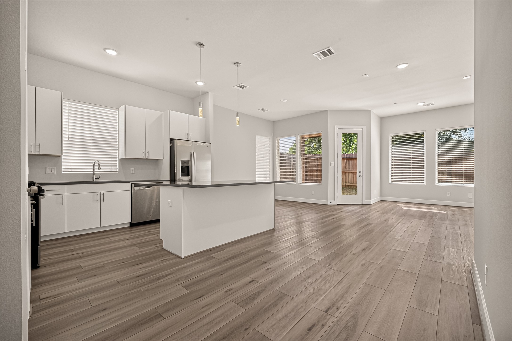 1726 Wandering Hills Road Conroe, TX 77304 - Photo 14 of 44 Gallery Image 14
