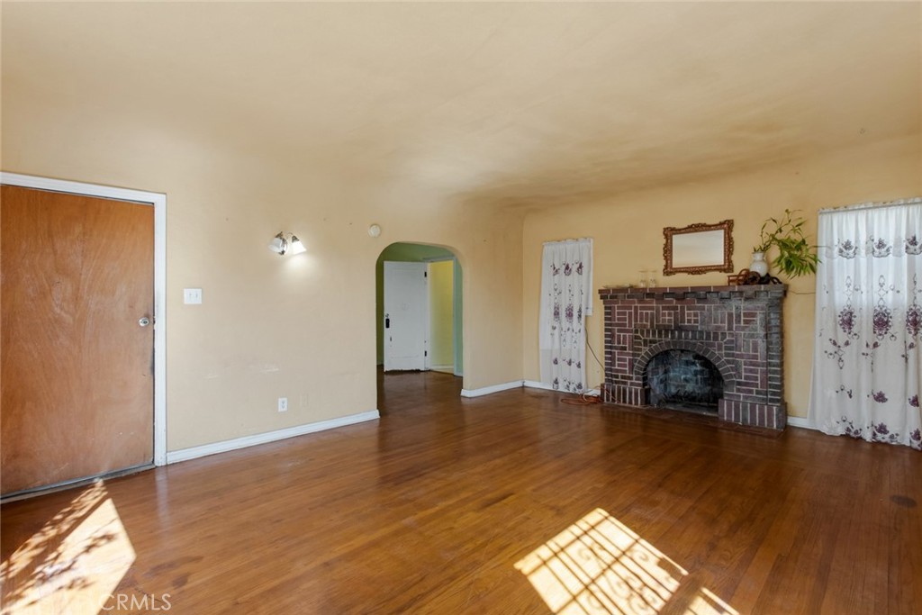3984 Barrett Road Los Angeles, CA 90032 - Photo 19 of 23 Living Room