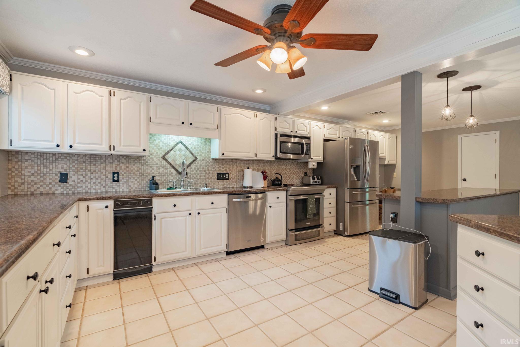 903 West Overlook Road Marion, IN 46952 - Photo 2 of 36 Gallery Image 2