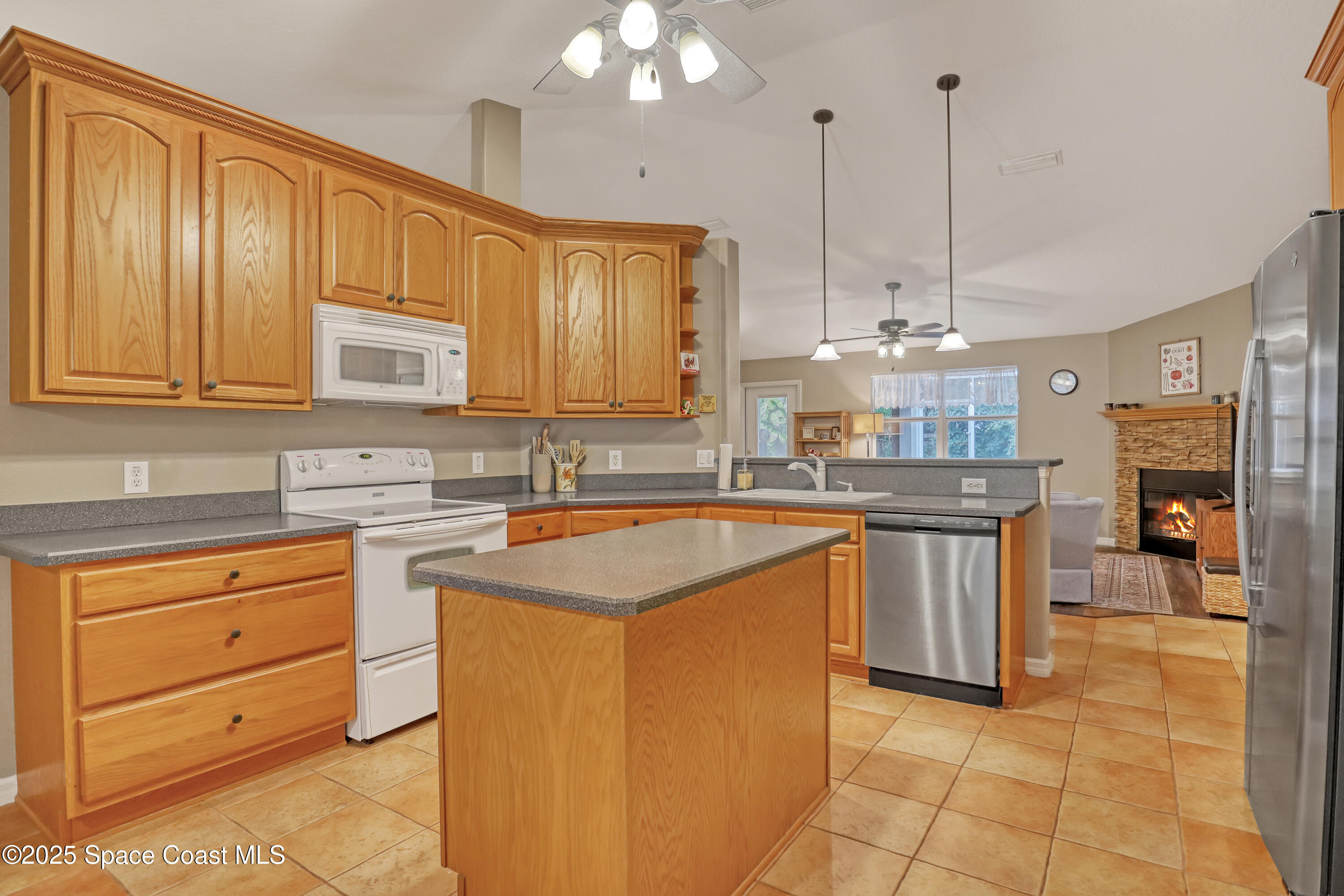 1081 Meadowbrook Road Northeast Palm Bay, FL 32905 - Photo 15 of 37 Kitchen & family room