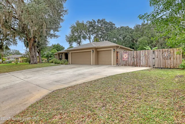 $395,000 | 1081 Meadowbrook Road Northeast, Palm Bay, FL 32905