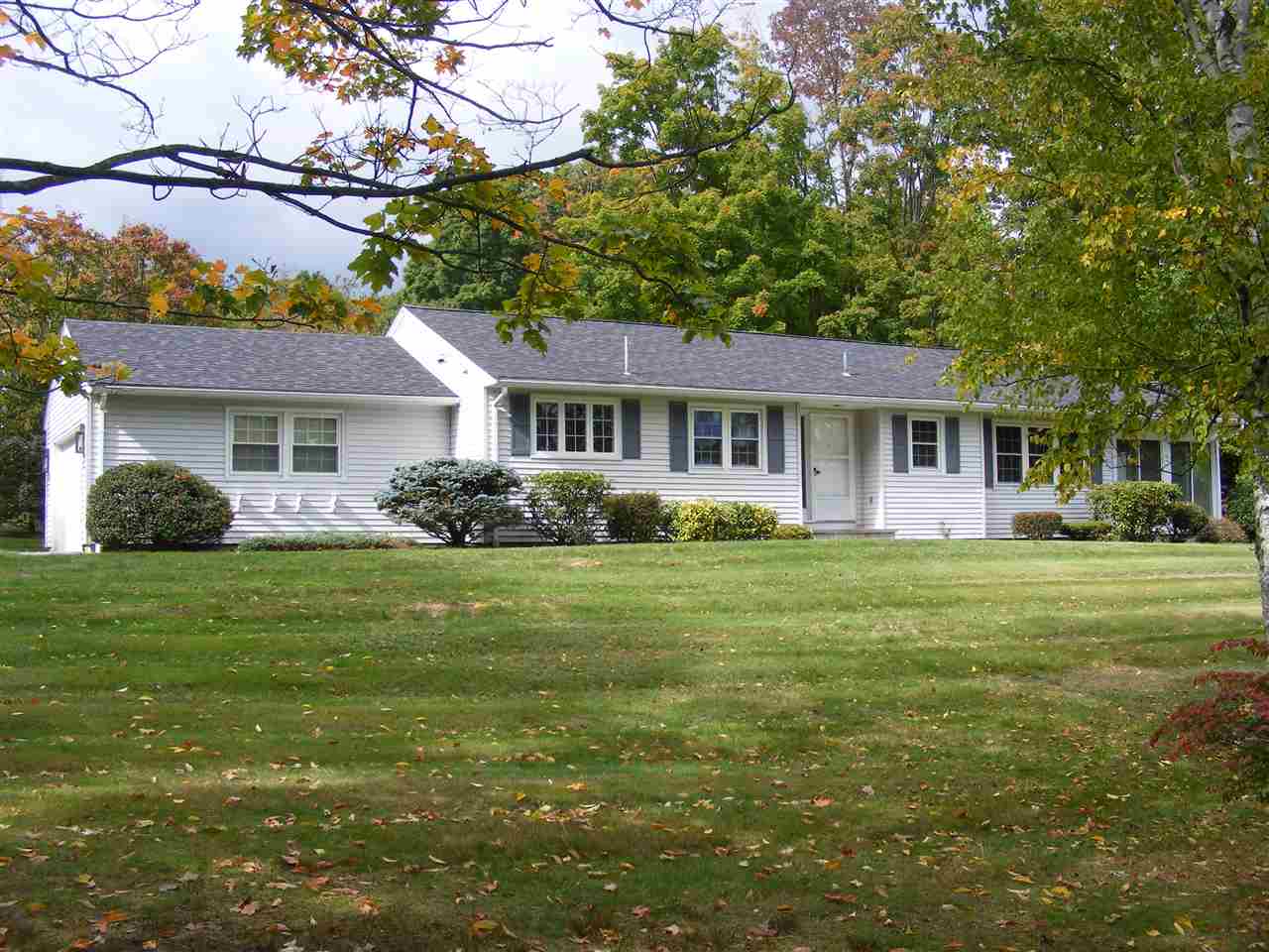 46 Maple Avenue Atkinson, NH 03811 - Photo 2 of 33