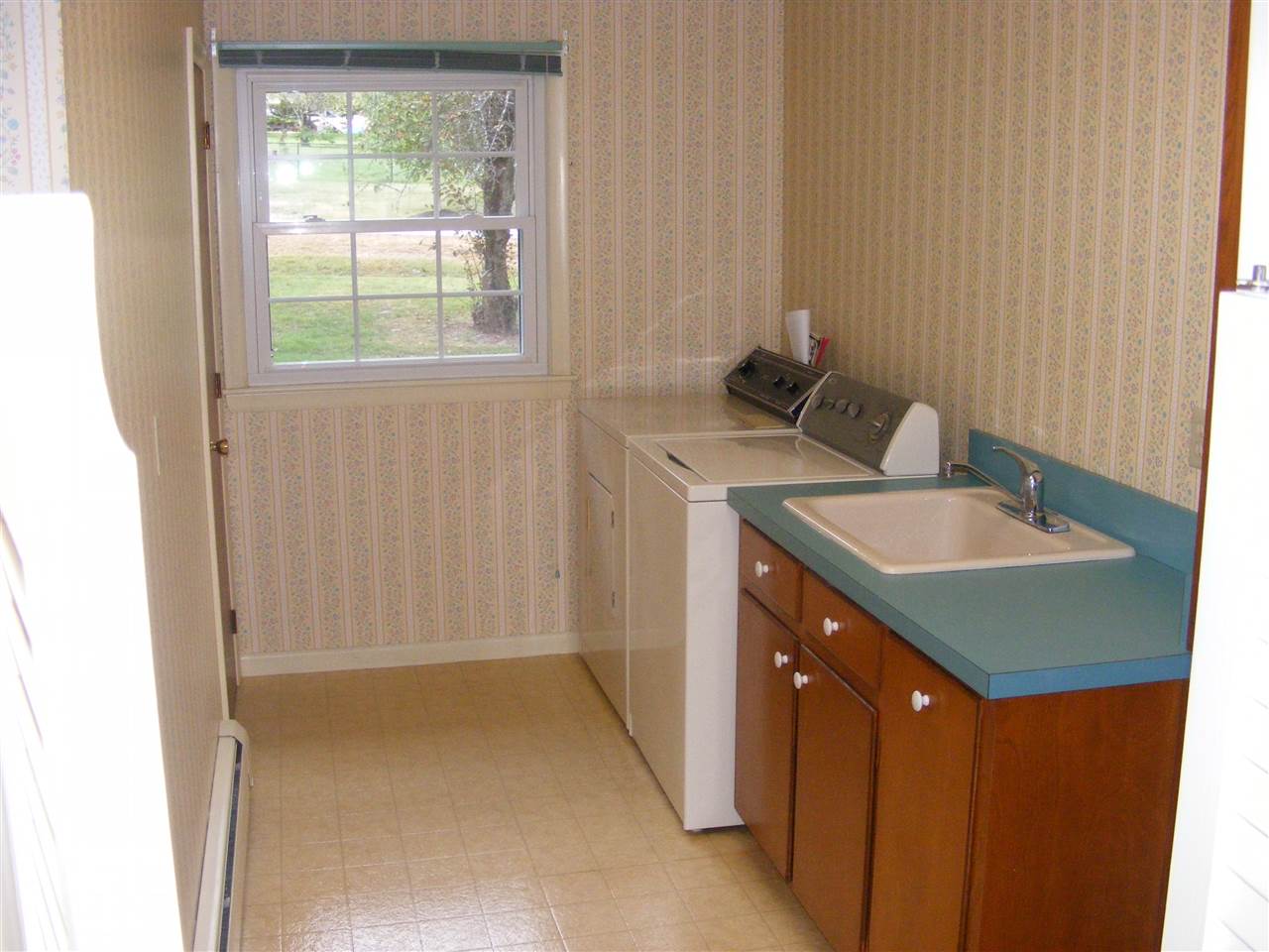 46 Maple Avenue Atkinson, NH 03811 - Photo 13 of 33