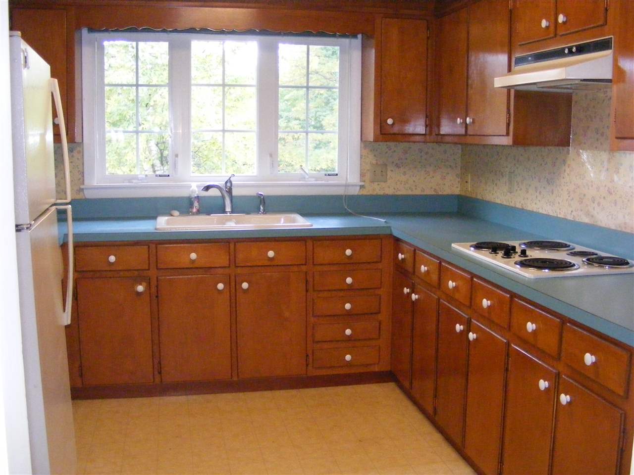 46 Maple Avenue Atkinson, NH 03811 - Photo 16 of 33