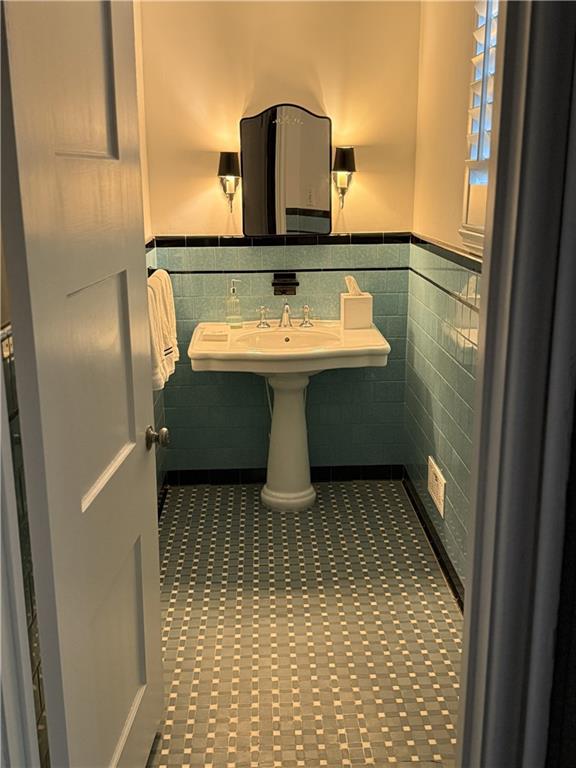 110 Shadburn Ferry Road Buford, GA 30518 - Photo 7 of 24