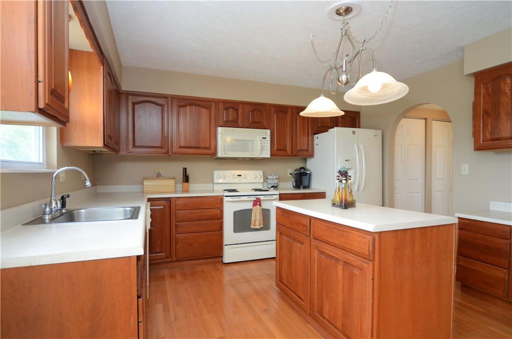 404 Blue Ridge Drive Coraopolis, PA 15108 - Photo 4 of 25 Gallery Image 4