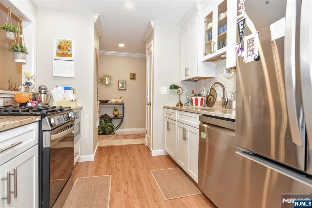 3221 Hilltop Road Mahwah, NJ 07430 - Photo 12 of 24 Gallery Image 12