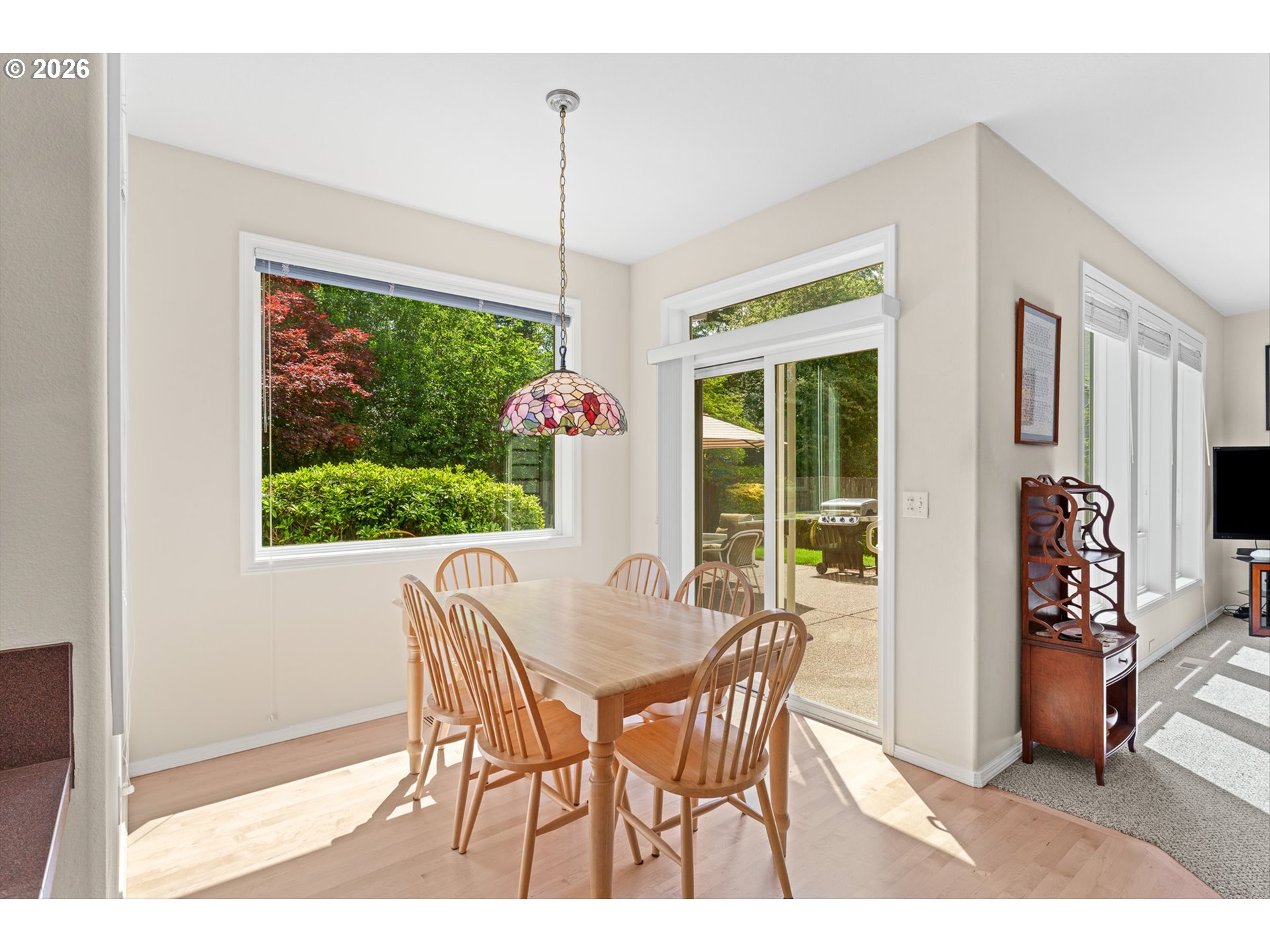 2325 Southwest Huber Court Portland, OR 97219 - Photo 11 of 39 Breakfast Area
