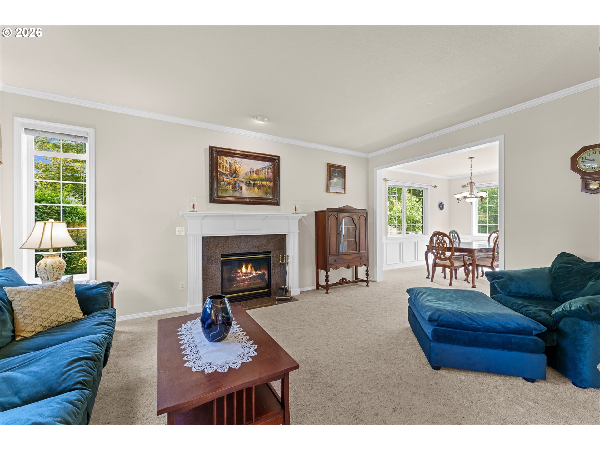 2325 Southwest Huber Court Portland, OR 97219 - Photo 20 of 39 Living Room