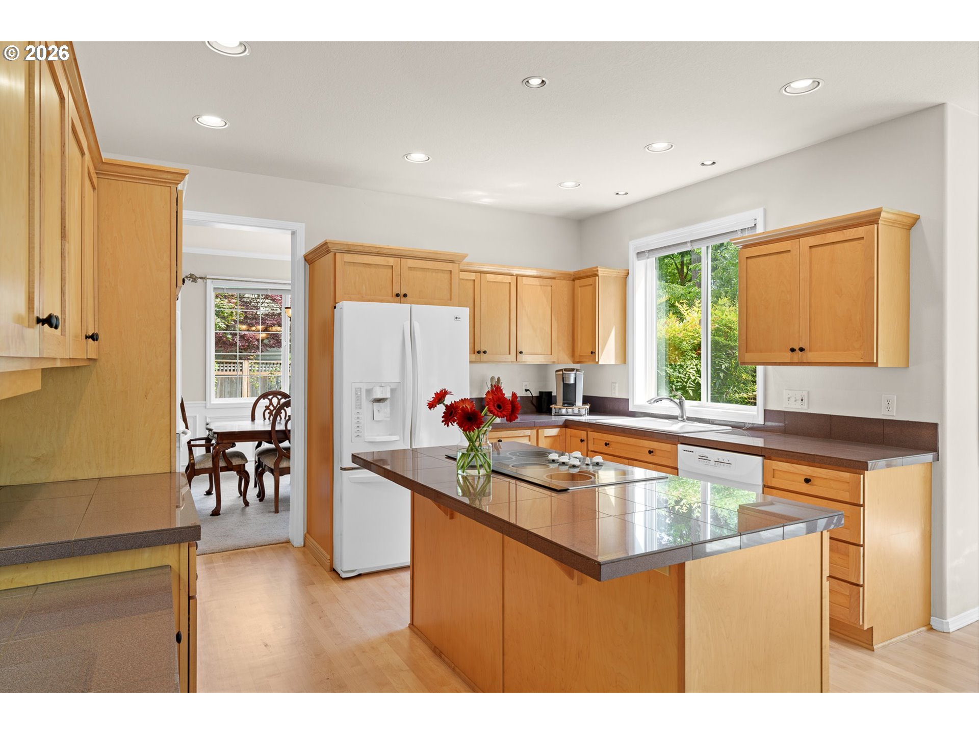 2325 Southwest Huber Court Portland, OR 97219 - Photo 4 of 39 Kitchen