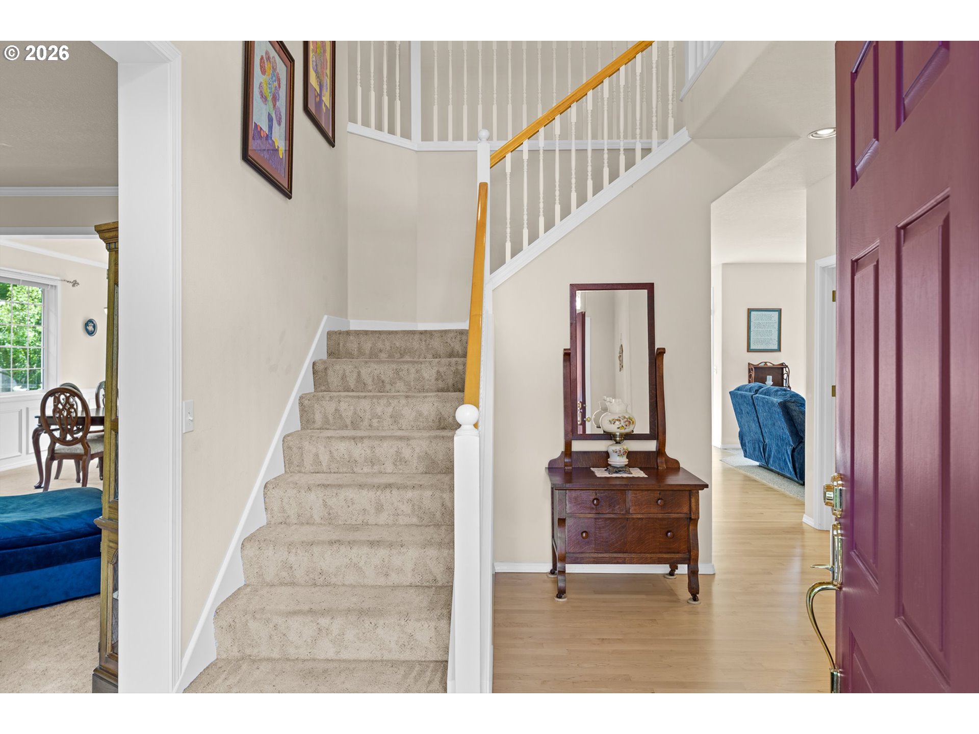 2325 Southwest Huber Court Portland, OR 97219 - Photo 6 of 39 Entrance/Foyer
