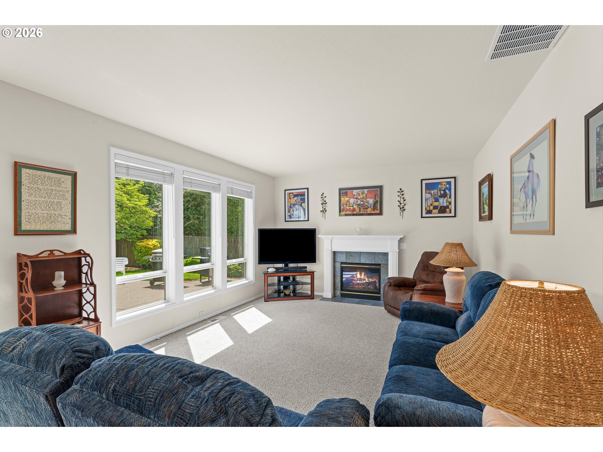 2325 Southwest Huber Court Portland, OR 97219 - Photo 8 of 39 Family Room
