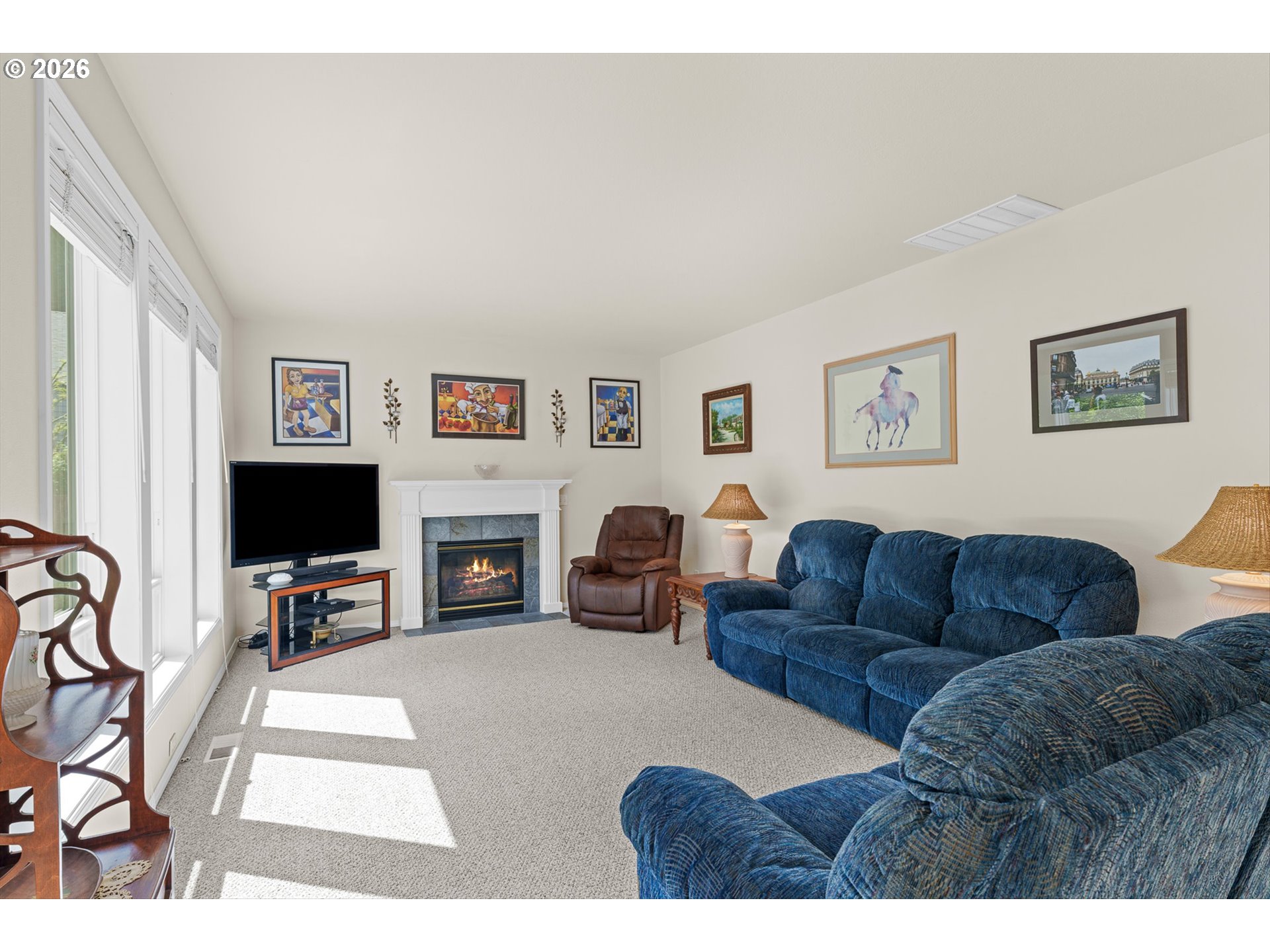2325 Southwest Huber Court Portland, OR 97219 - Photo 9 of 39 Family Room