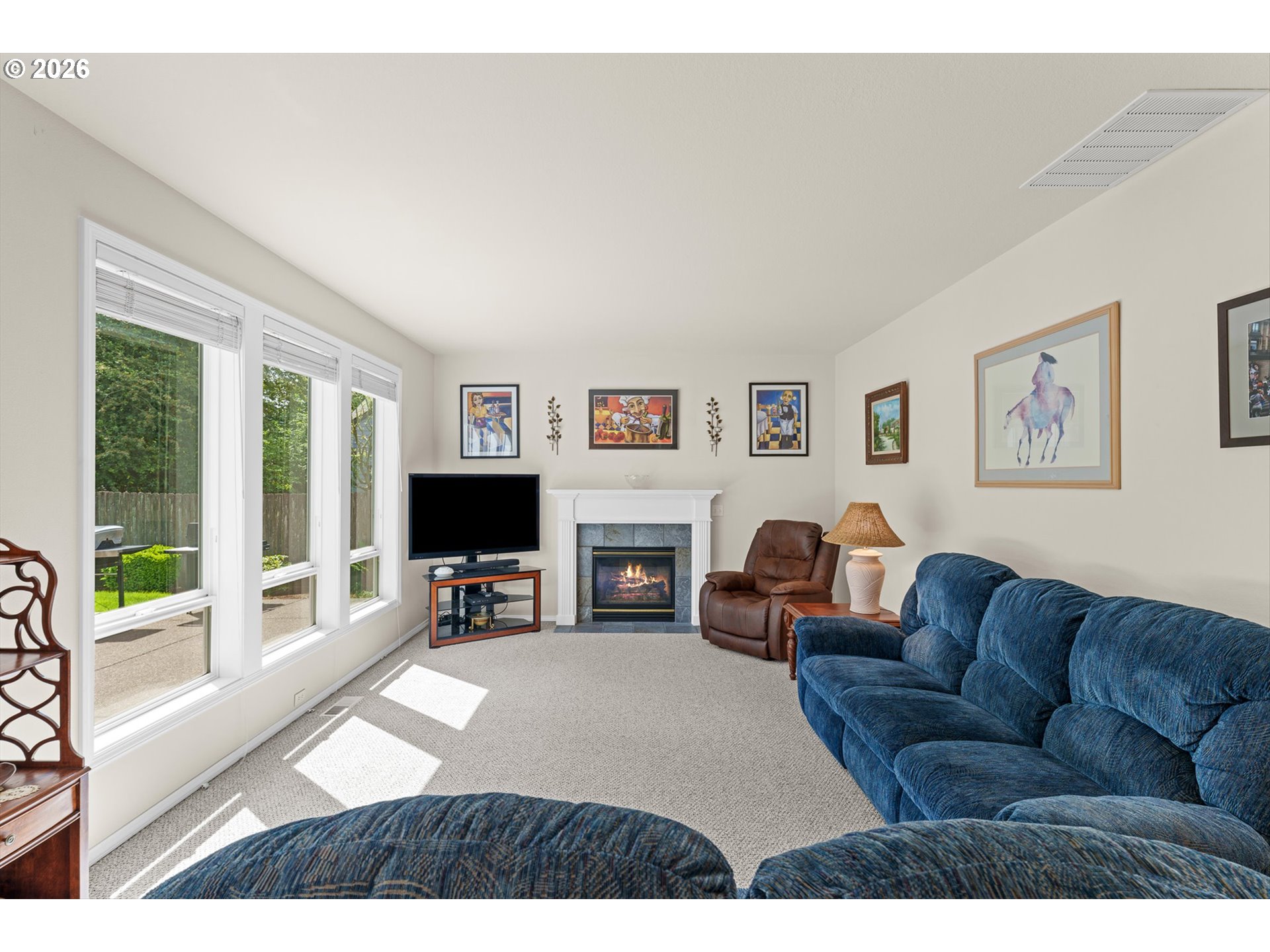 2325 Southwest Huber Court Portland, OR 97219 - Photo 10 of 39 Family Room