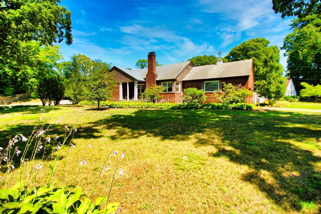 24 Locust Road Methuen, MA 01844 - Photo 5 of 36