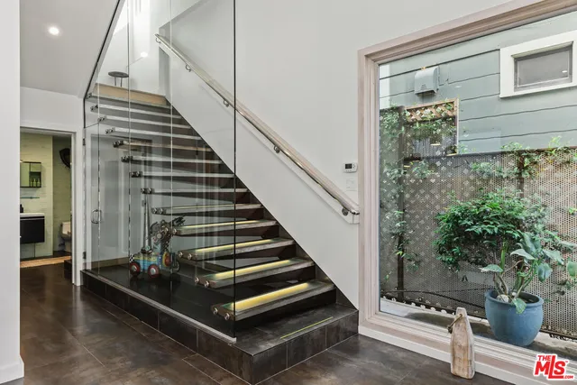 $4,995,000 | 24 Clubhouse Avenue, Venice, CA 90291