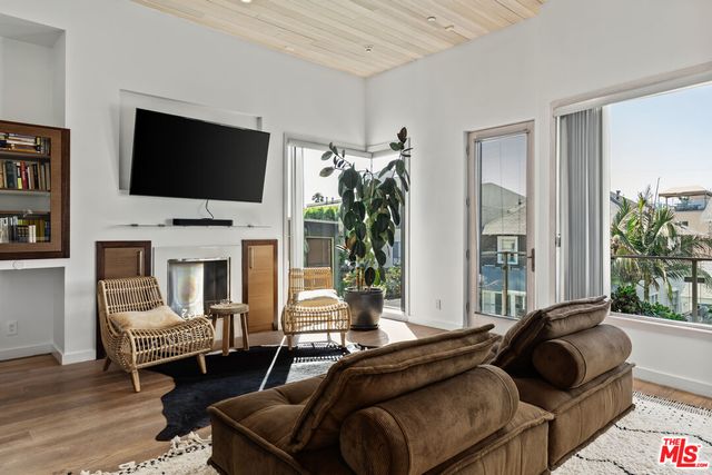 $4,995,000 | 24 Clubhouse Avenue, Venice, CA 90291