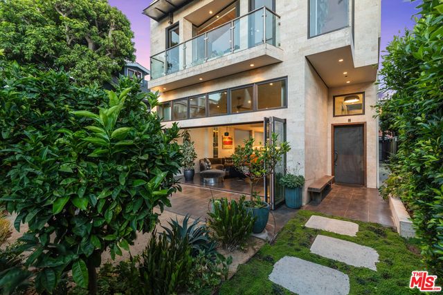 $4,995,000 | 24 Clubhouse Avenue, Venice, CA 90291