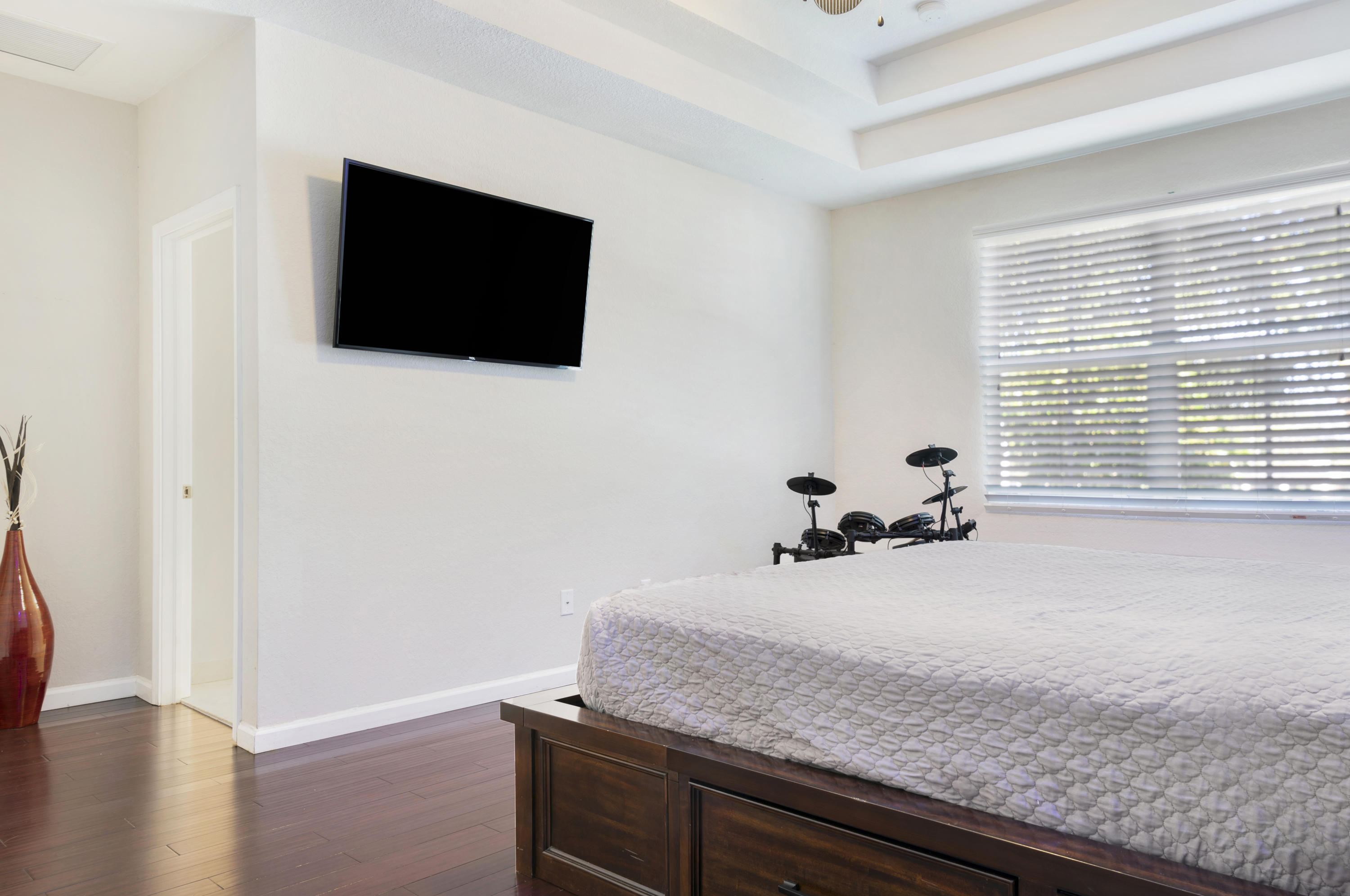 4719 North Prive Circle Delray Beach, FL 33445 - Photo 14 of 23 a view of a living room