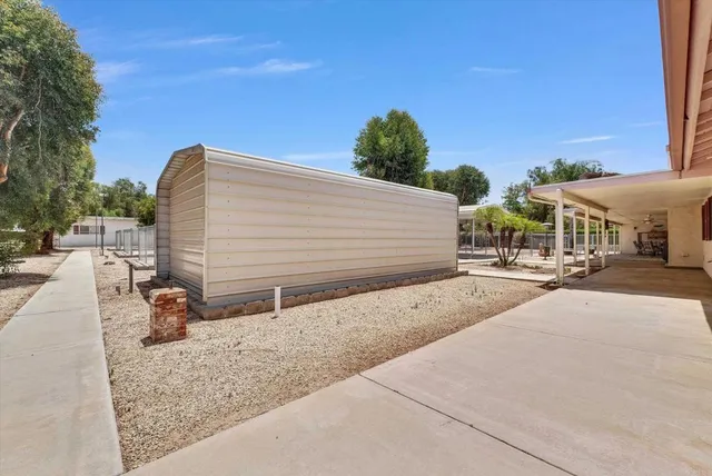 a view of a yard and basketball court
