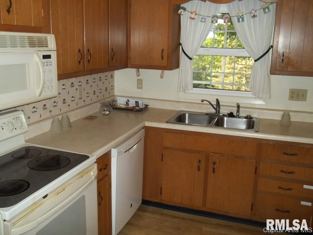 69 Greencastle Circle Springfield, IL 62712 - Photo 3 of 36